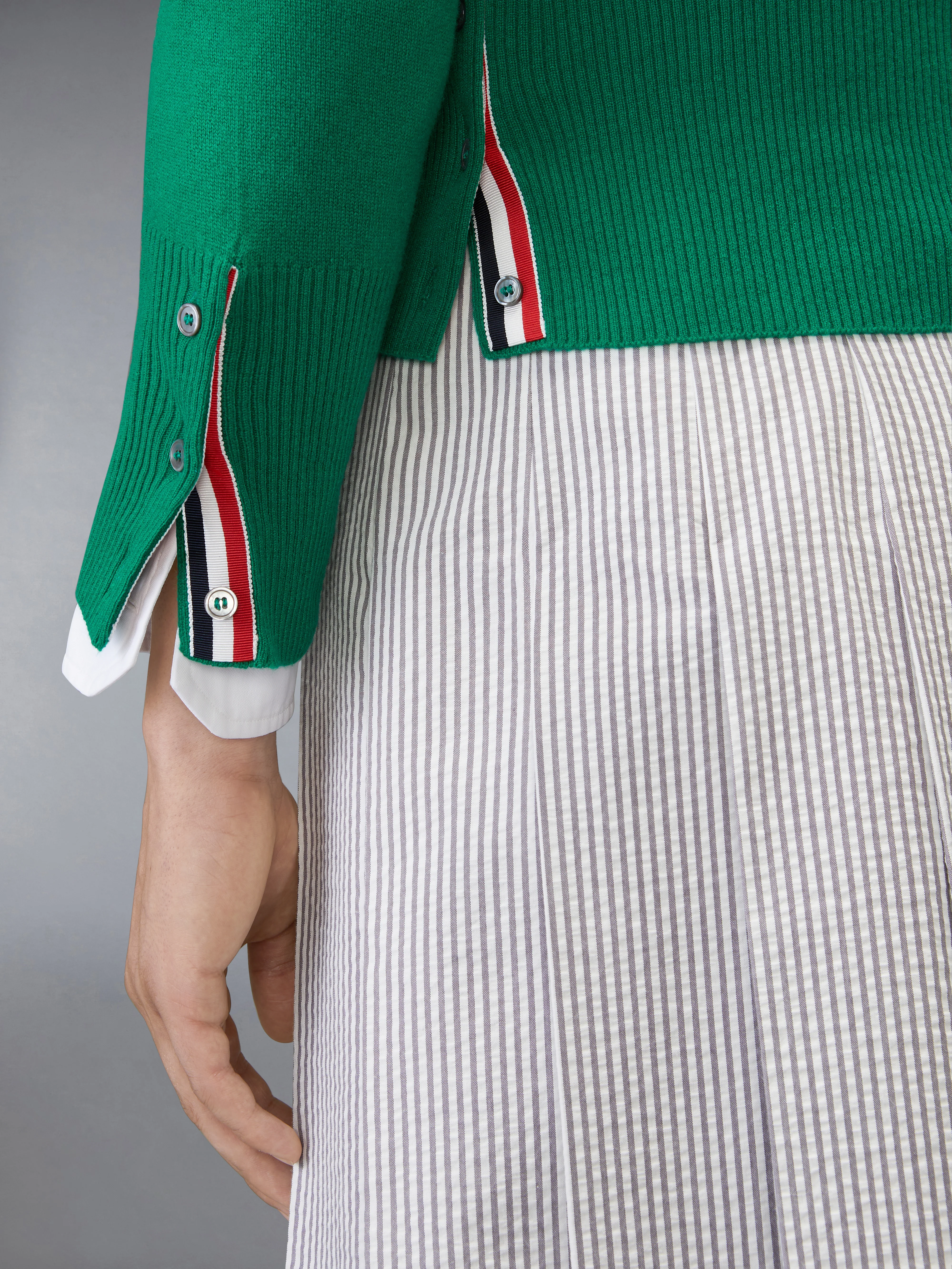 CLASSIC CASHMERE 4-BAR V-NECK CARDIGAN - Image 4
