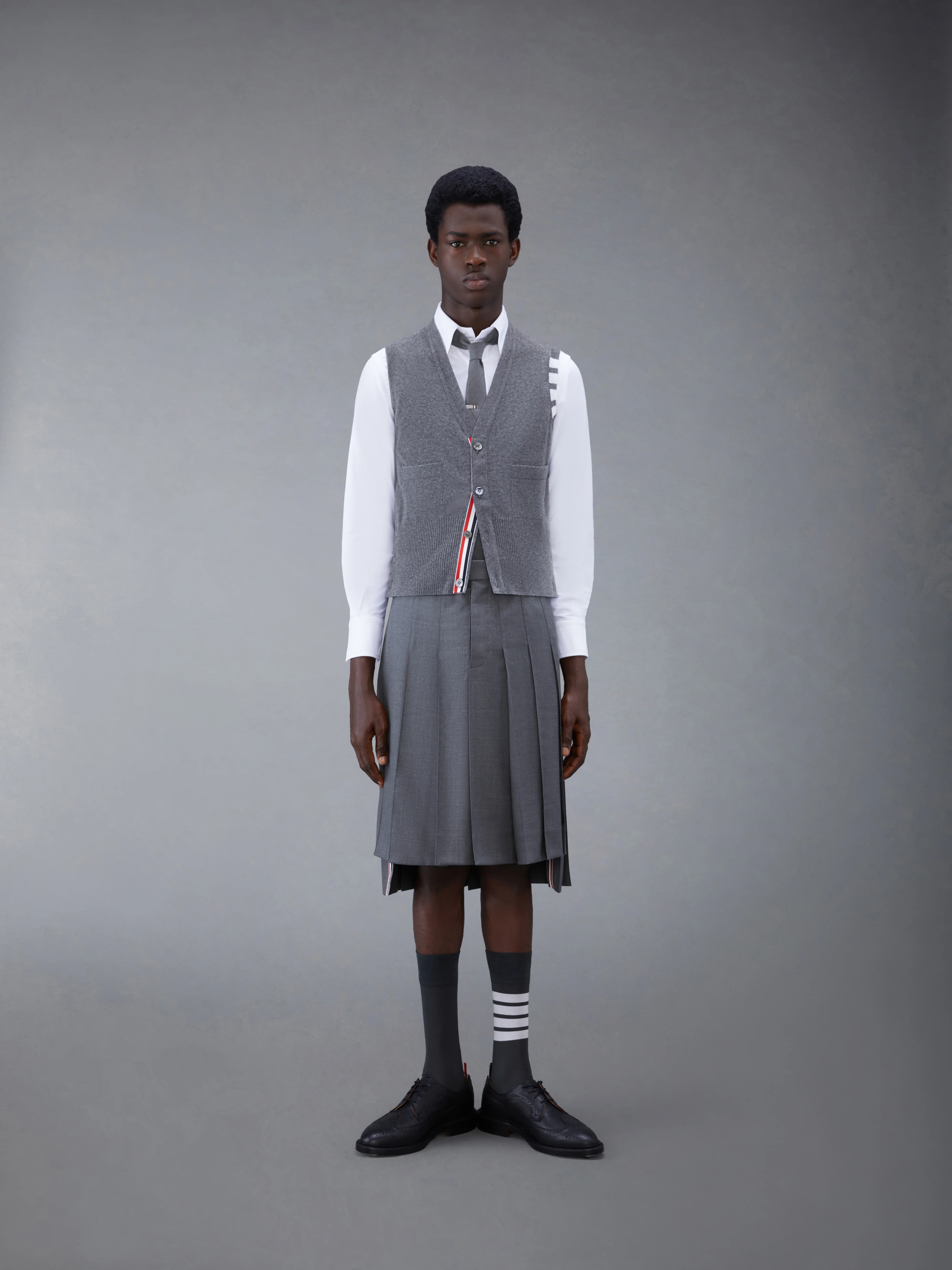 CLASSIC CASHMERE 4-BAR V-NECK CARDIGAN VEST - Image 3
