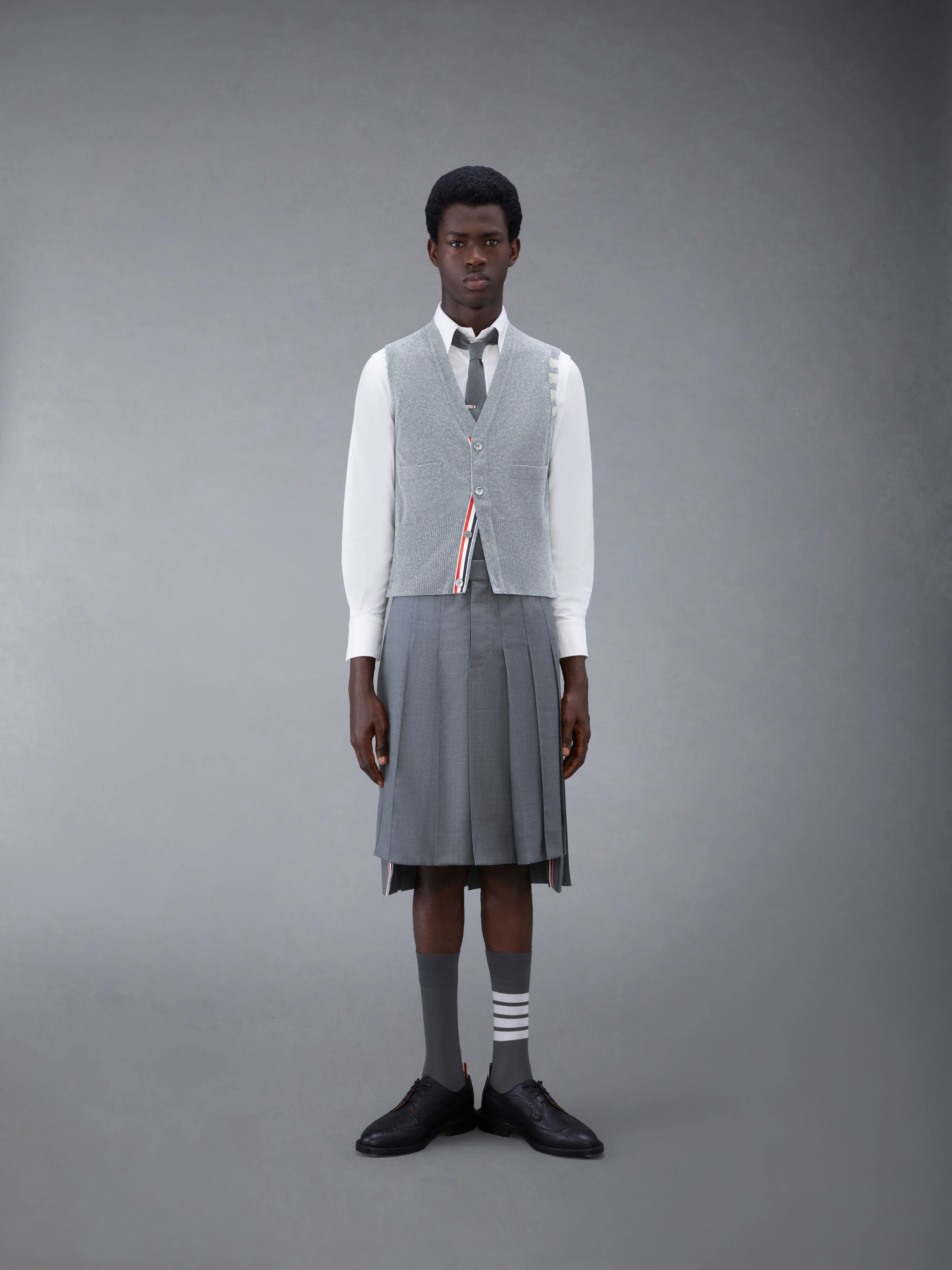 CLASSIC CASHMERE 4-BAR V-NECK CARDIGAN VEST - Image 3