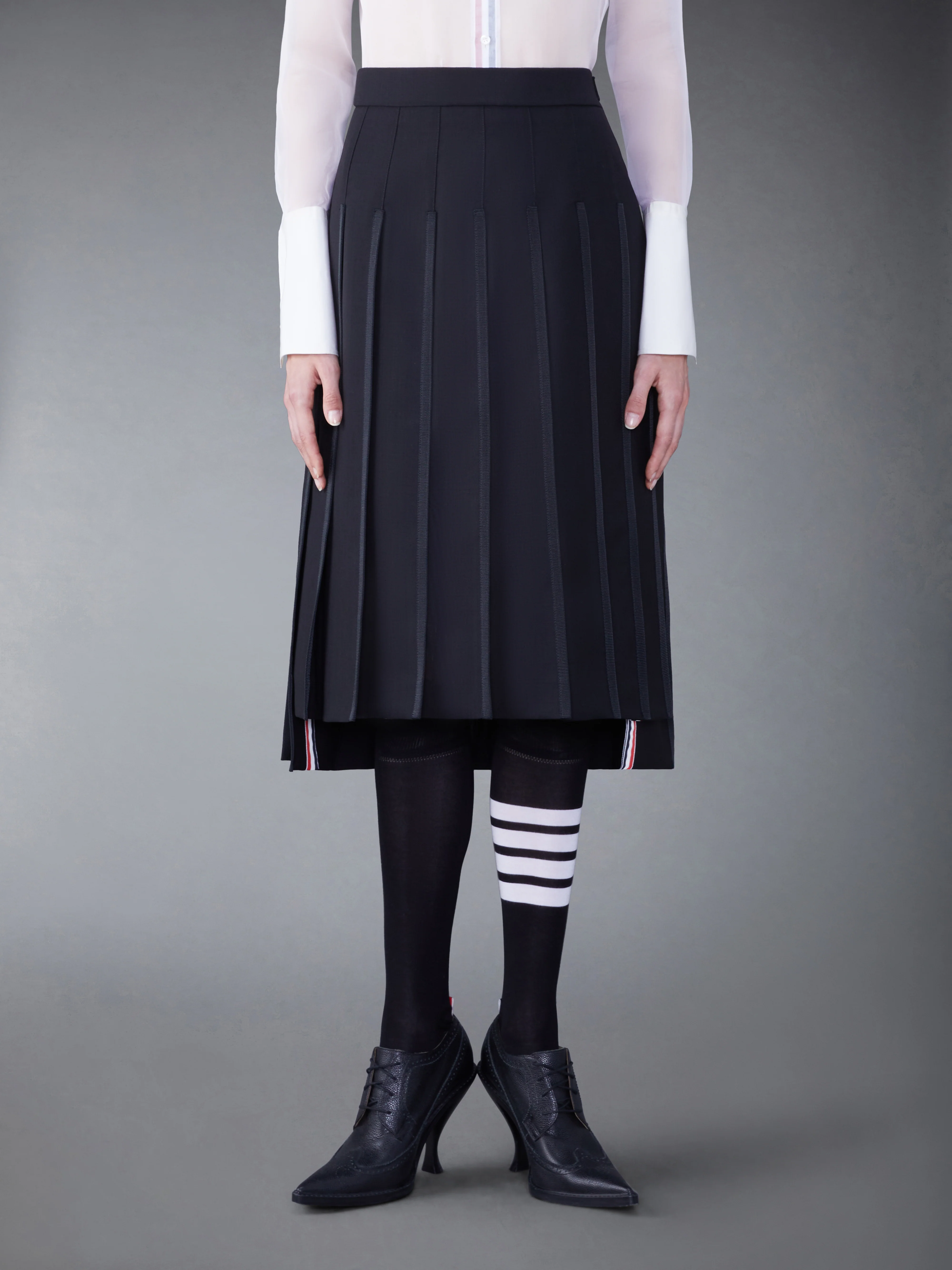 CLASSIC TIPPING PLEATED SKIRT