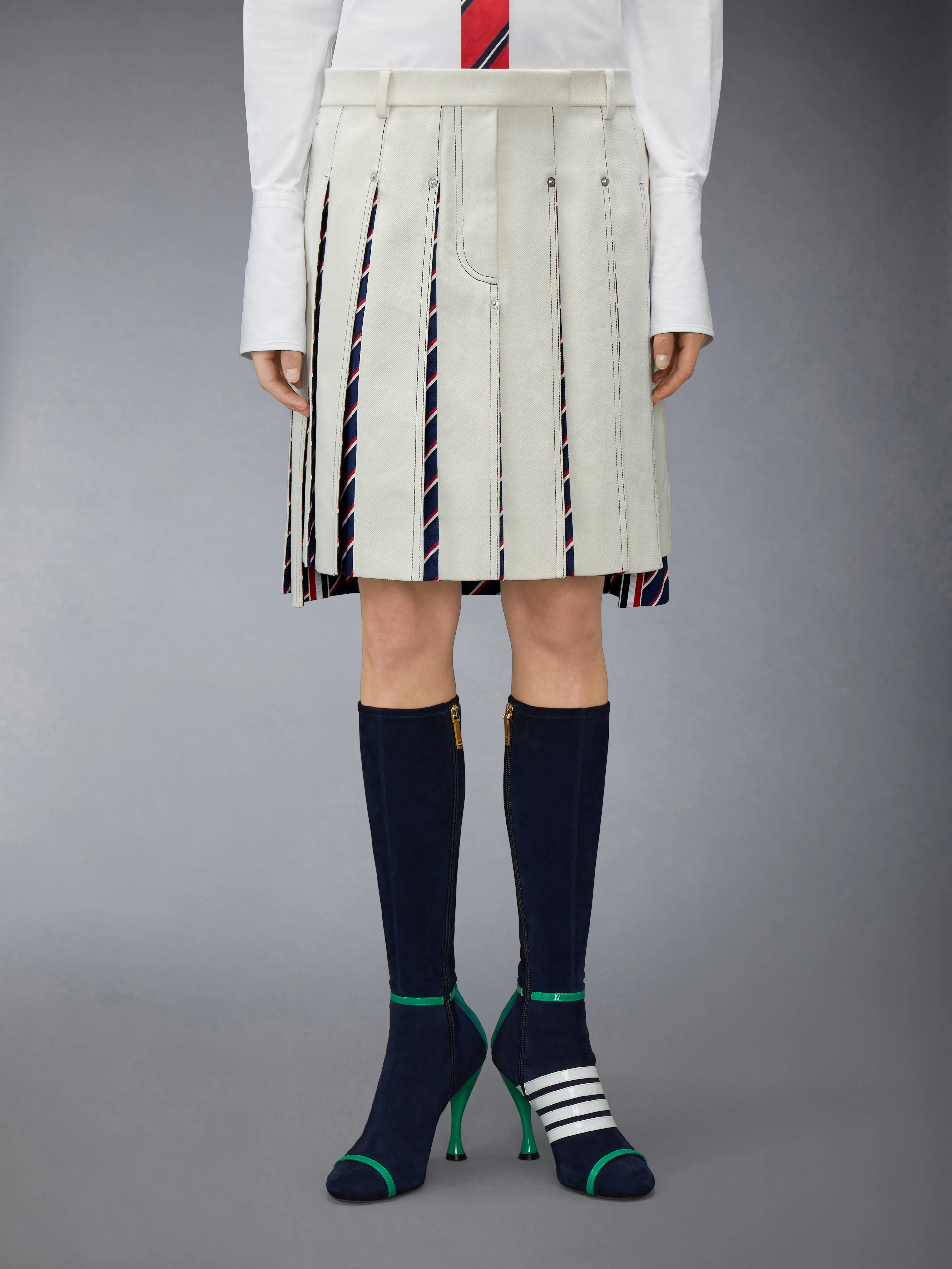 DENIM LOW RISE PLEATED SKIRT