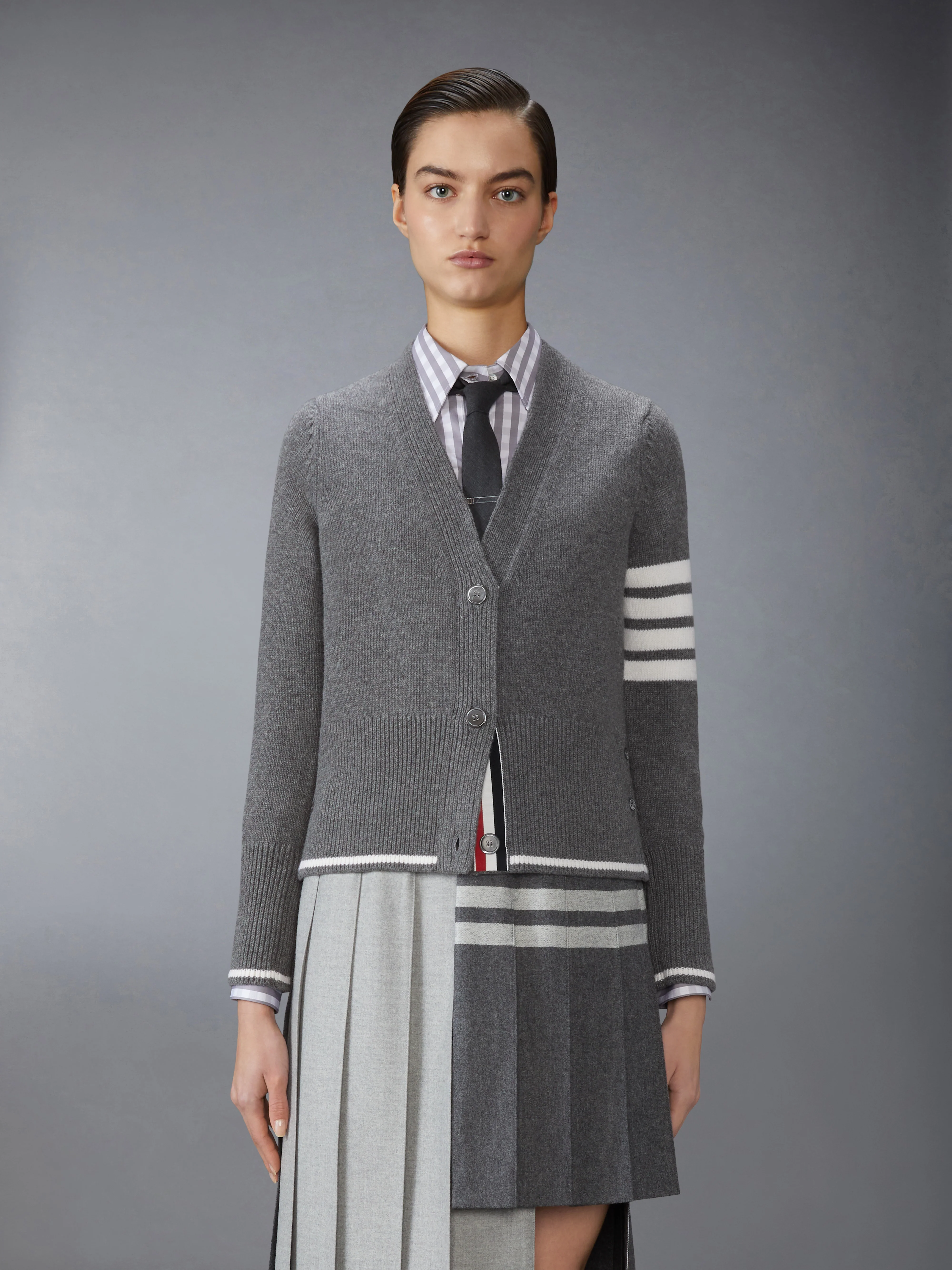 FINE MERINO INTARSIA GEESE 4-BAR V NECK CARDIGAN