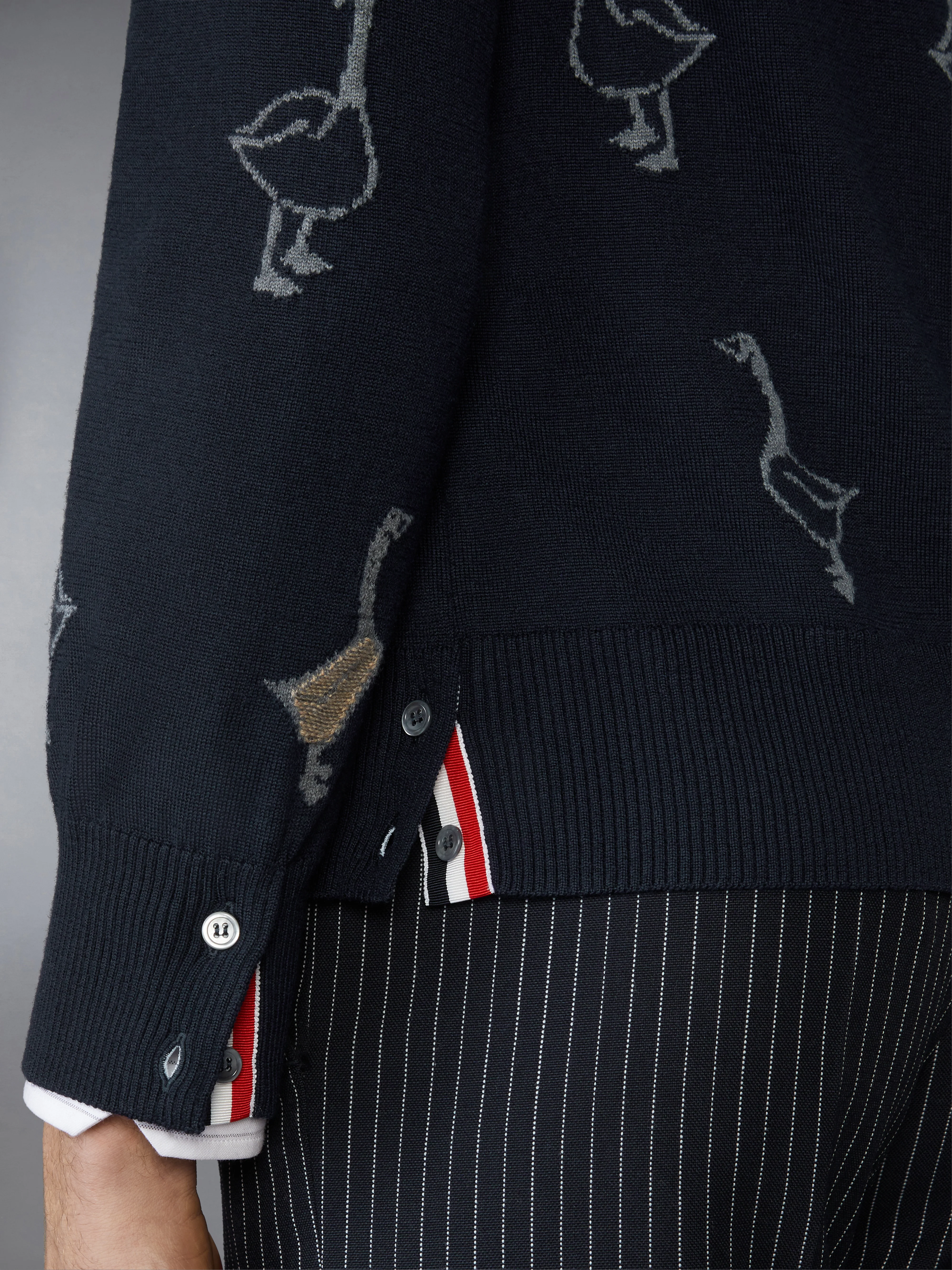 GEESE INTARSIA MERINO WOOL RELAXED FIT V NECK CARDIGAN - Image 4