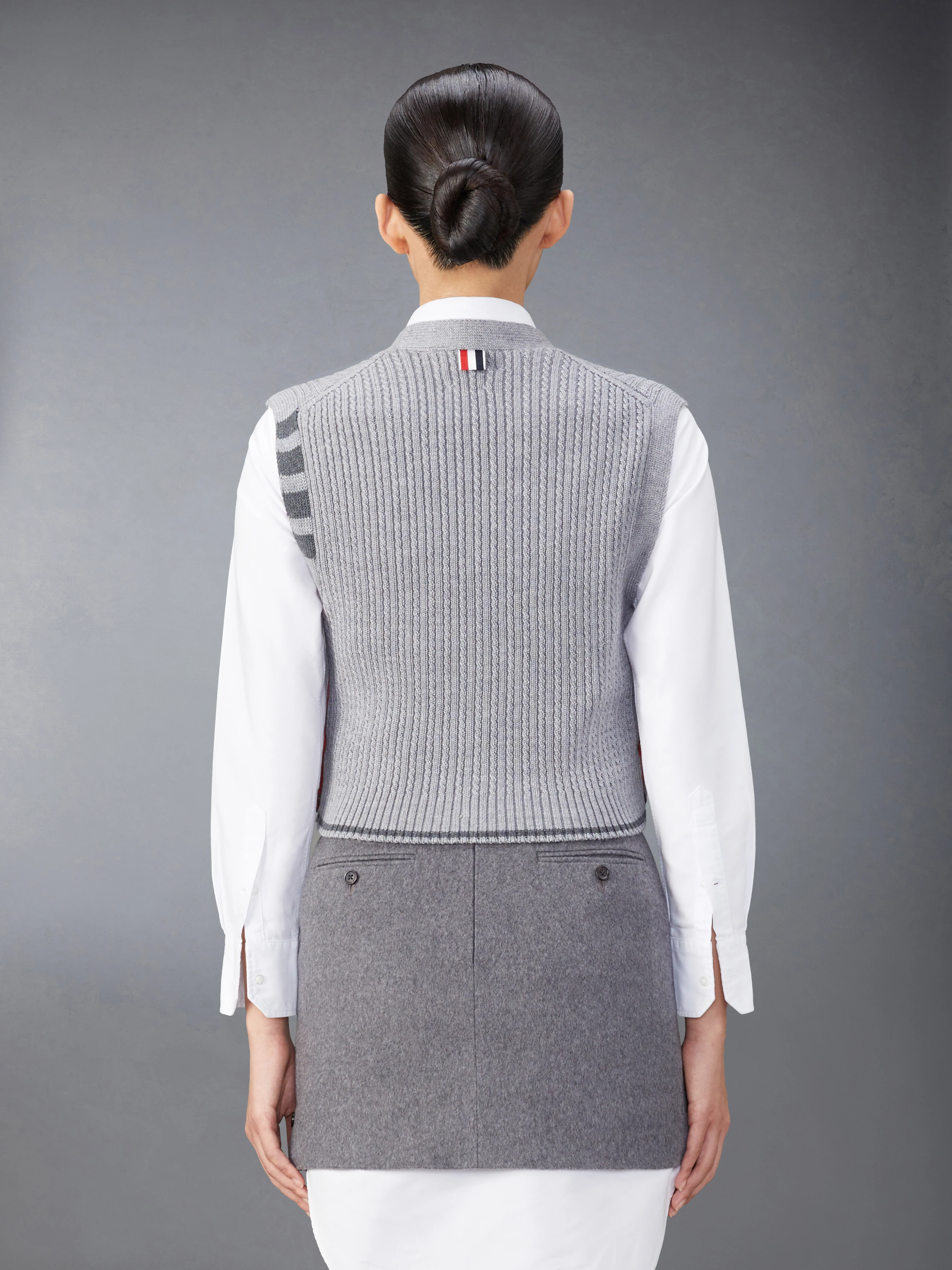 MERINO WOOL 4-BAR CROPPED CABLE CARDIGAN VEST - Image 2
