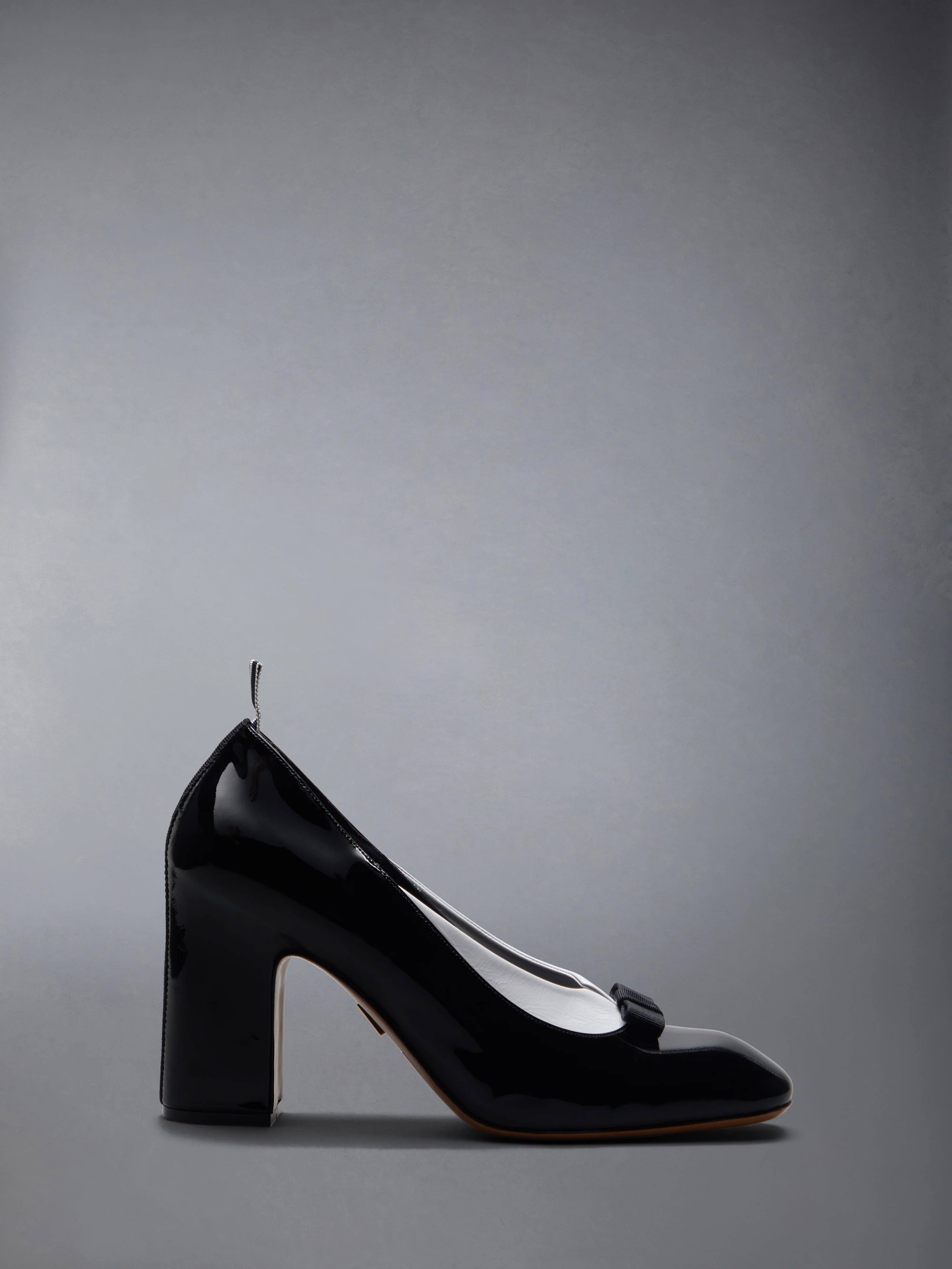 PATENT VITELLINO BOW & COLLAR COURT SHOES 90MM