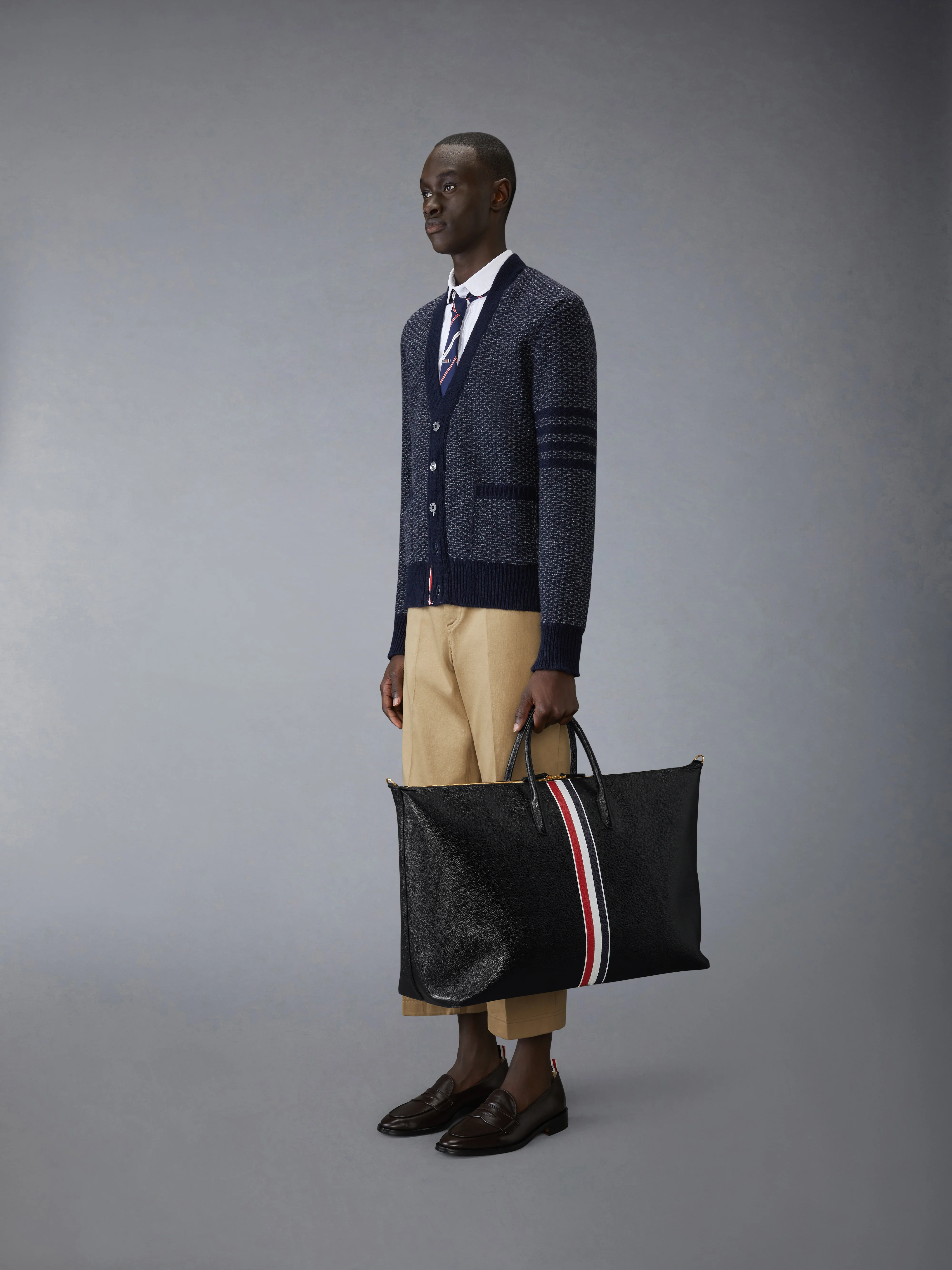 PEBBLE GRAIN DUFFLE BAG - Image 4