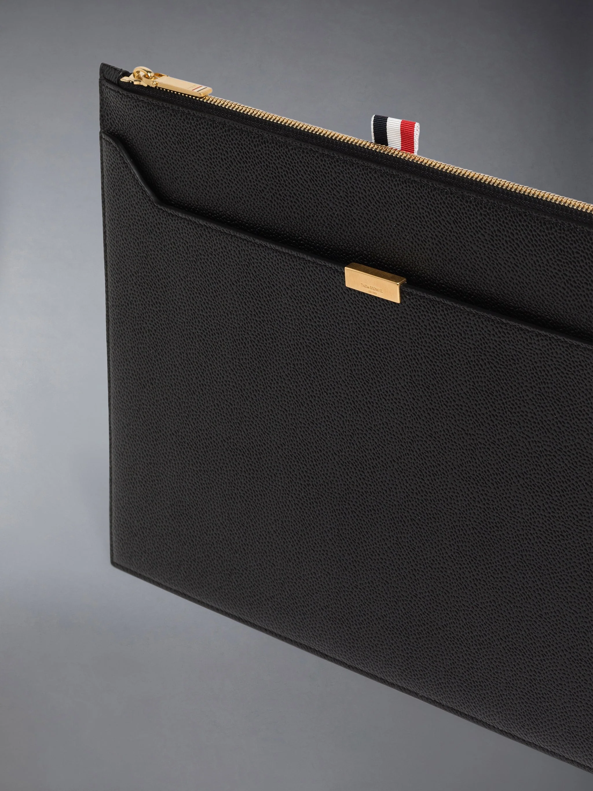 PEBBLE GRAIN LOCK MEDIUM DOCUMENT HOLDER - Image 2