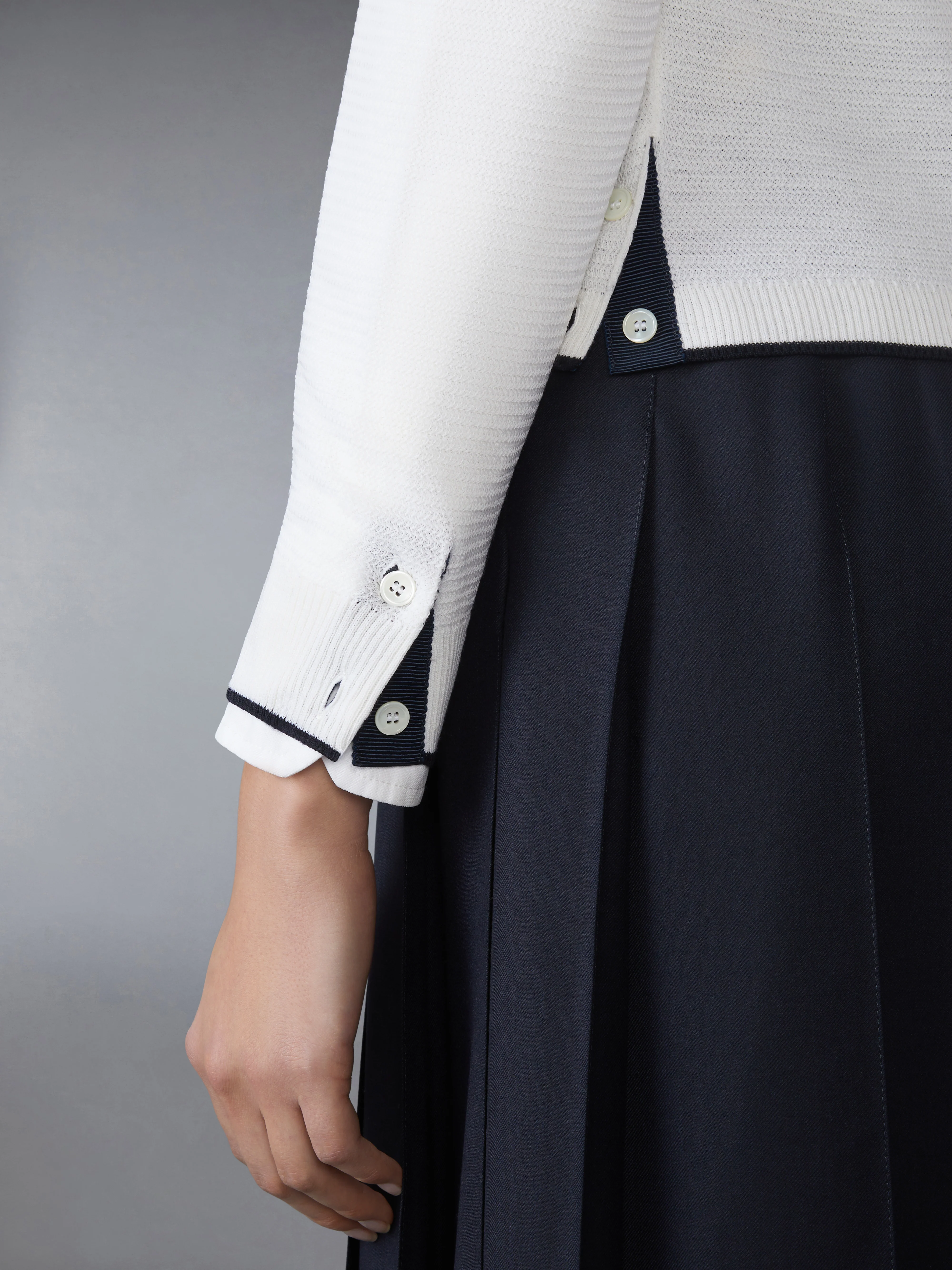 WOOL CREPE 4-BAR CREW NECK CARDIGAN - Image 4