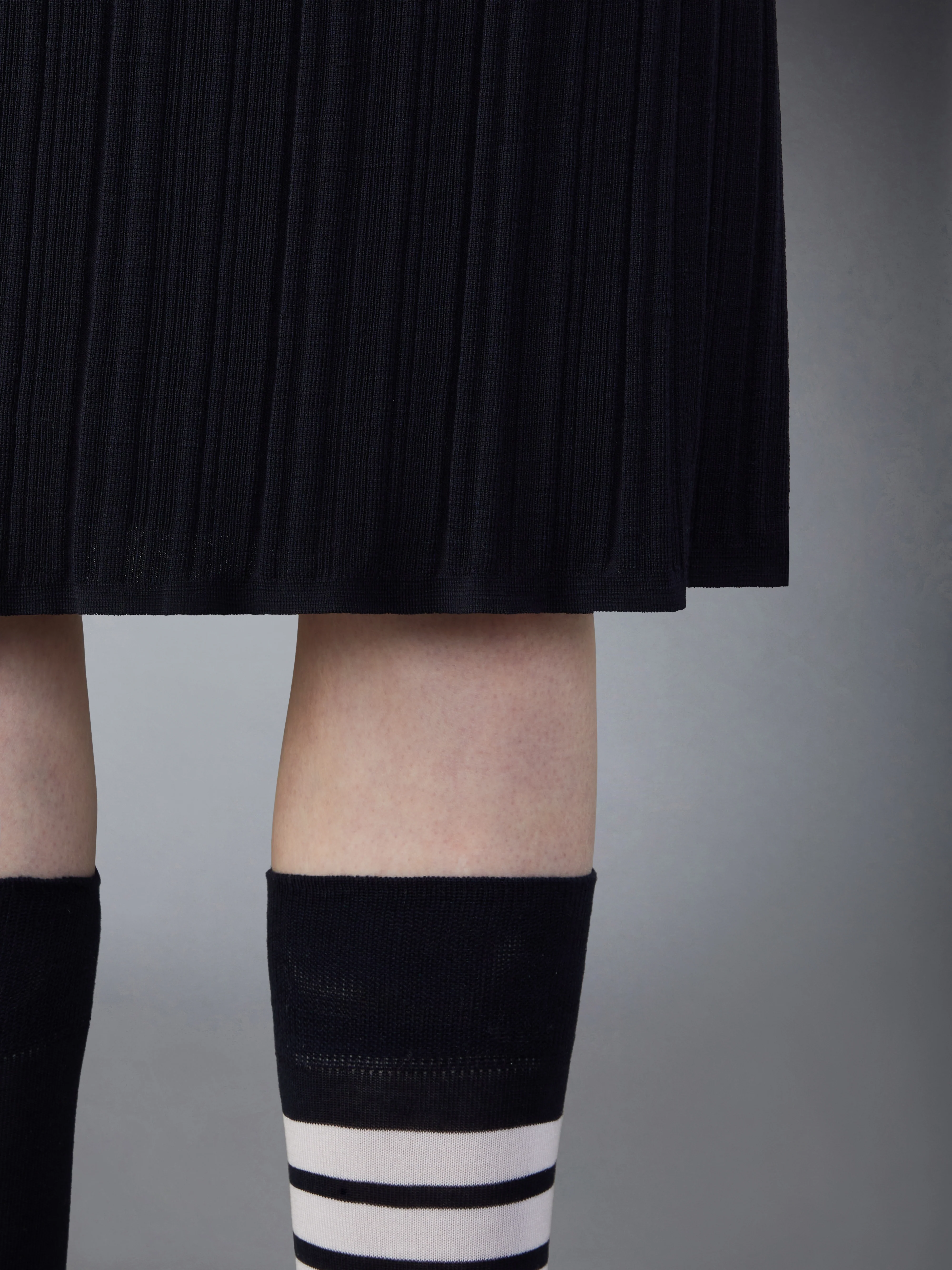 WOOL CREPE RIB STITCH MIDI PLISSE SKIRT - Image 5